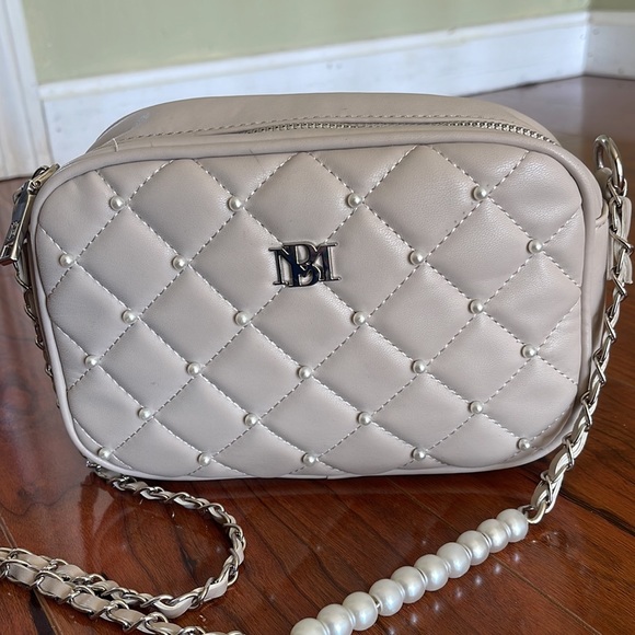 Badgley Mischka Taupe Faux Leather Pearls and Chain Crossbody Strap Purse Bag - Picture 3 of 9